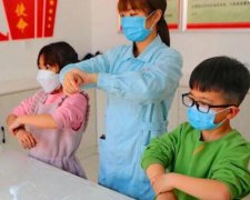 引导小朋友做好手卫生养成良好的卫生习惯