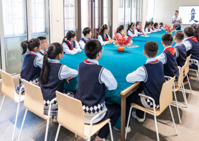 大力推动青蓝团队班主任团队等团队建造着力打造团队文明