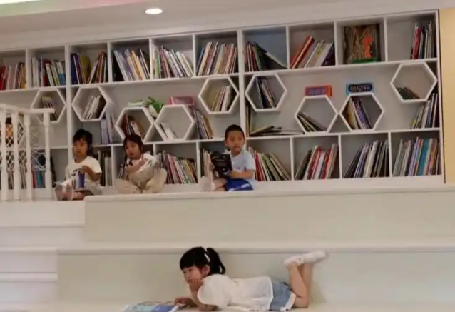 安全优质为双翼构建掩盖城乡布局合理的学前教育公共服务体系